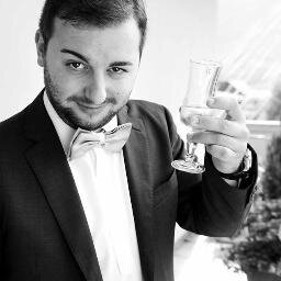 RobertoFogli's profile picture. Ex calciatore, batterista, quasi imprenditore, talvolta snowboarder e forse testimonial della Ringo assieme alla mia ragazza.
Sicuramente un mezzo cuoco.