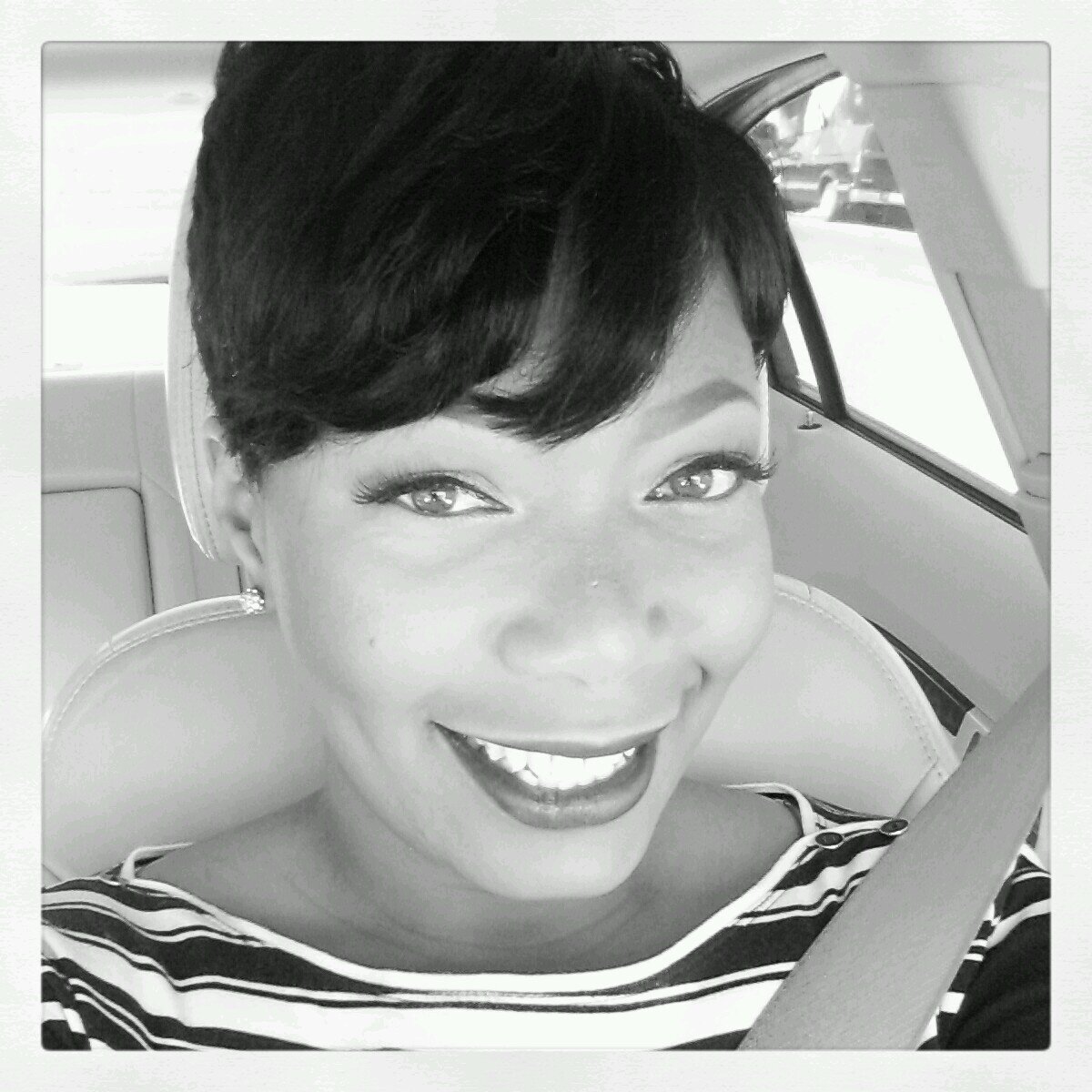 Freelance MUA, entrepreneur, artist, dream chaser, faith walker, beauty addict & makeup enthusiast