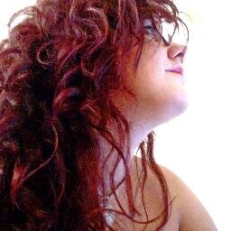 Con los ojos bien llenos de luz. Tejiendo mis historias al compás de mis pasos, deprisa o despacio, según esté de cansada, pero siempre, siempre, sin detenerme.