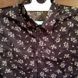 Kemeja Bermotif Bunga buat cowok yg berStyle & Romantis :)  Minat invite Me 22513312