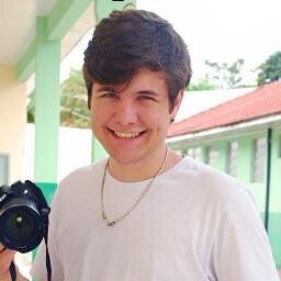 Não vejo muito fundamento em um Twitter, fiz apenas pra ficar por dentro de algumas notícias, não sou do tipo de pessoa que posta o que faz ou deixa de fazer.