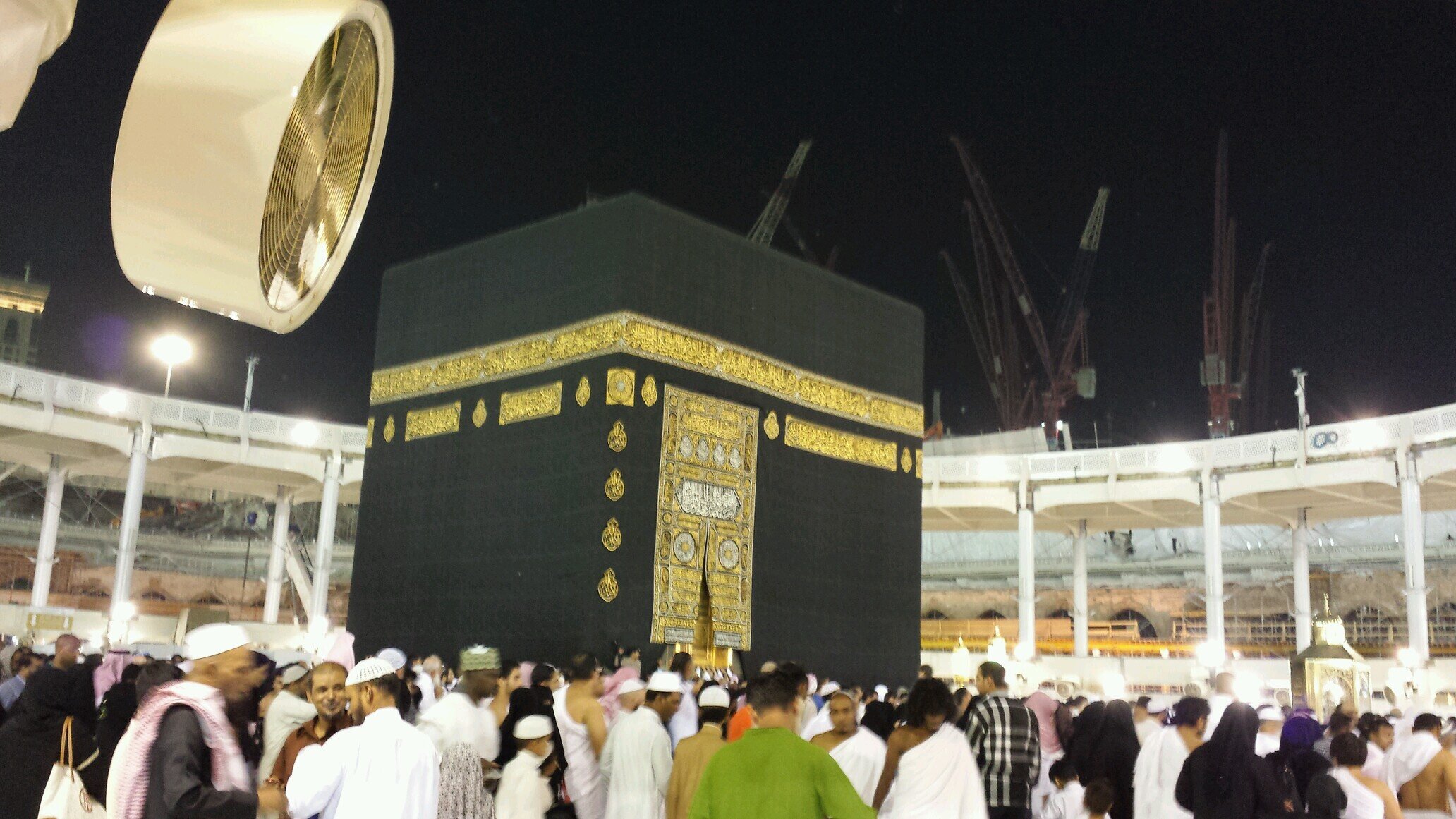 ‏اشهد ان ﻻ اله اﻻ الله واشهد ان محمد رسول الله إﻻ بذكر الله تطمئن القلوب.