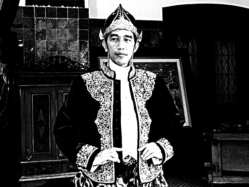 Di depan memberi teladan, di tengah membangun semangat, di belakang memberikan dorongan dan arahan.