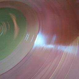 Vinilos y Descargas es principalmente un sitio donde escuchar mi colección de discos de vinilo. vinilvinylchile@gmail.com.
