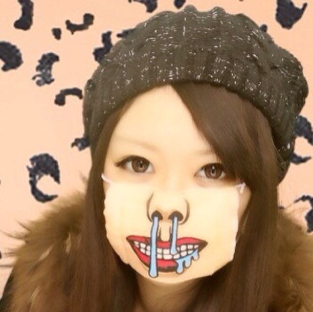 正しいことが 幸せと限らないでしょ 沢山の間違えをして 愚かでも純粋に 誤解されたって理解の紐を解いてゆこう