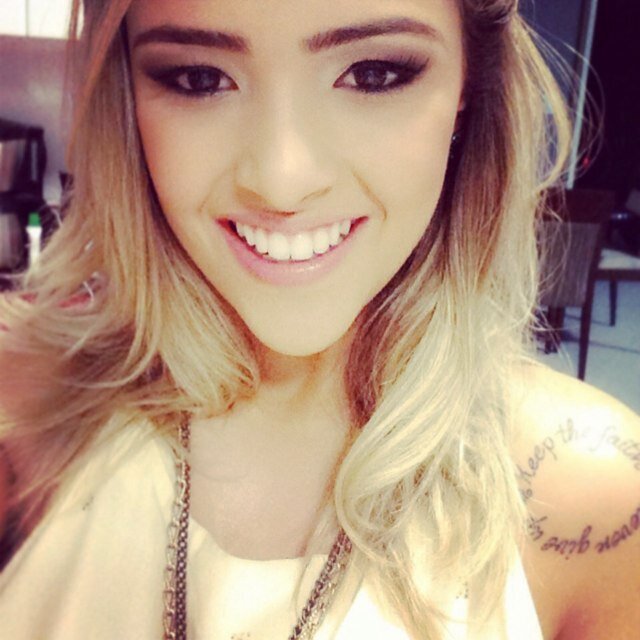 Fã da Cantora mais Linda, que conquistou meu coração! ♥ ♥@GabiLuthai seguiu 27/11 ♥