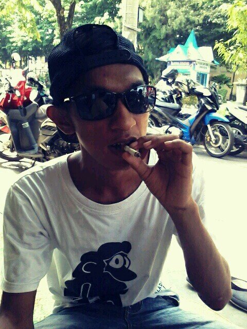 Hidup adalah simbol perjalanan
SLANK|BIP|IWAN FALS| rider @socyroblader