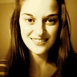 emilymills93's profile picture. :)