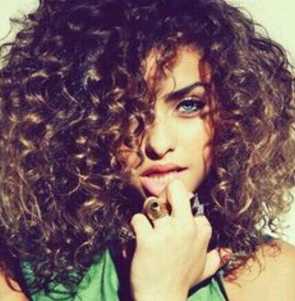 BrokenBelle's profile picture. 