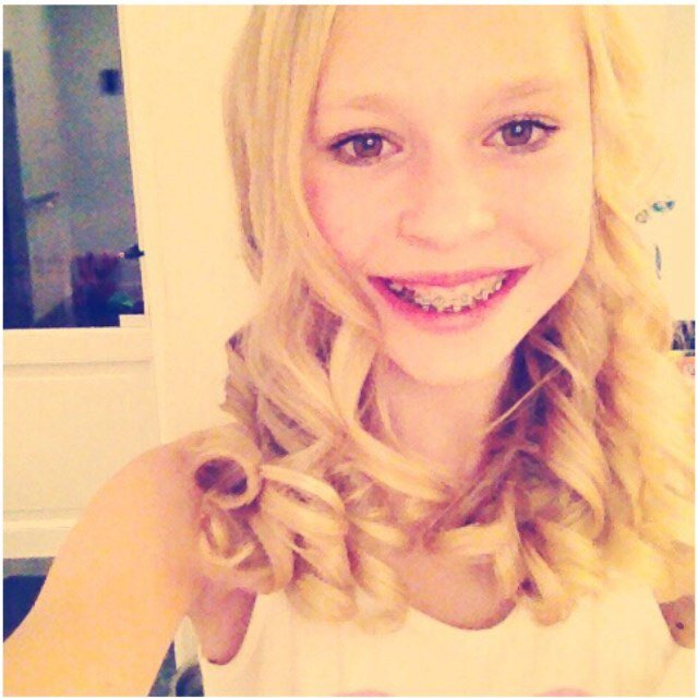 {• sophie valerie hannah mimii indy merel wil •} love they till the moon and back