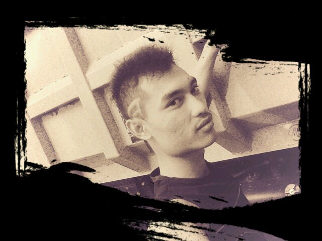 TollePenganggur's profile picture. Simple بِسْـــــمِ اللّهِ الرَّحْمَنِ الرَّحِيْـــــمِ