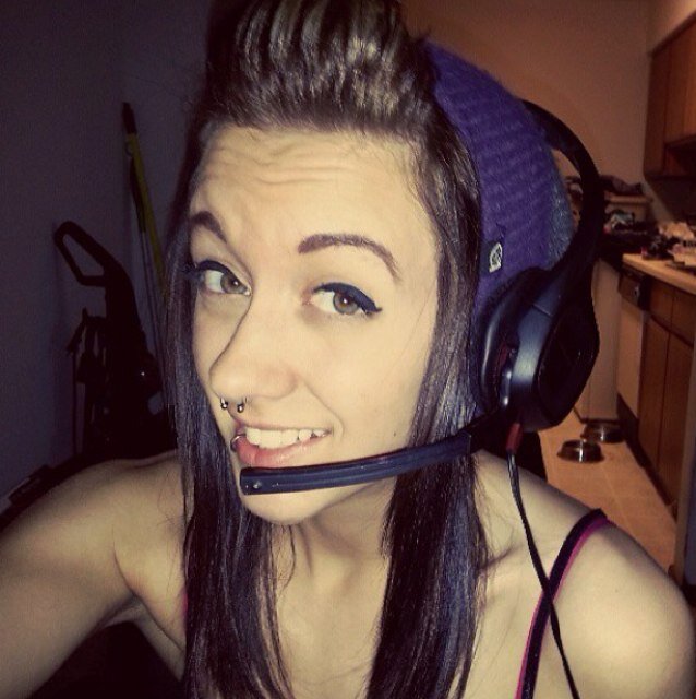 Xbox LIVE Policy & Enforcement Agent, Yes I ban people for a living, Major geek and gamer girl, Loves photography & instagram. I keep my gamertag secret, sorry.