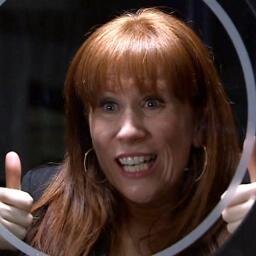 nowherewhovian's profile picture. Ici on raconte des anecdotes qui nous plaisent et de dire ce qu'on n'aime pas dans Doctor Who et le Whoniverse même si ça vous plait pas, tant pis pour vous !