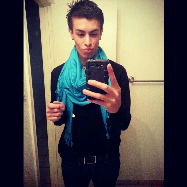 Instagram: OSCAHRSTARR ▲ Singleツ & Gay ♀+♀