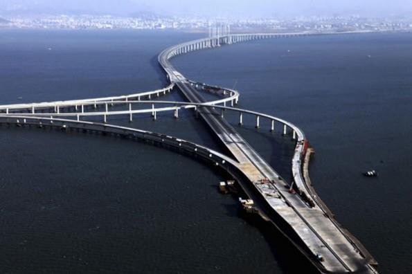 Constructora Emiratos, empresa privada especializada en construcciones de puentes y carreteras.
Siguenos en la pagina de facebook donde podras comunicarte con