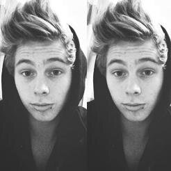 hemmings || 17 || Ariana♡ || bisex || mute