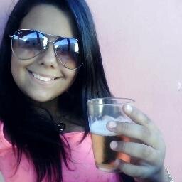 Não sujo minhas mãos para derrubar pessoas insignificantes,afinal nada melhor do que vê-las tropeçando no seu próprio fracasso... (;