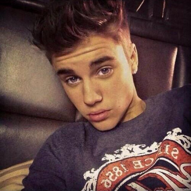Met justin in 2010, had my hand over my face in the picture. That just about describes my life. Follow me this is my new account $$$$$