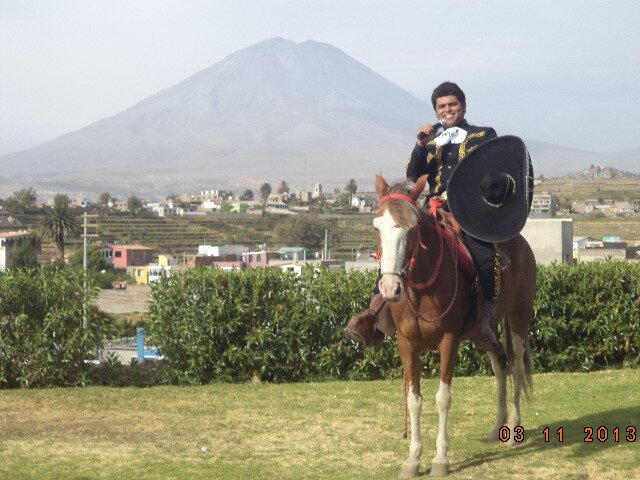 arequipeño cantante de 29 años.
NACI en mexico - tamazula -sinaloa
creci en arequipa-peru
soy CANTAUTOR en espera de un caza talentos. ESPERANDO MUJER PERFEC