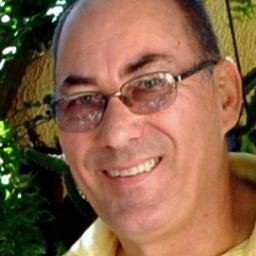 Jornalista, Educador e Teólogo. Doutor e Mestre em Ciências do Ambiente. Pesquisador na área de Cultura e Meio Ambiente. Professor Universitário.