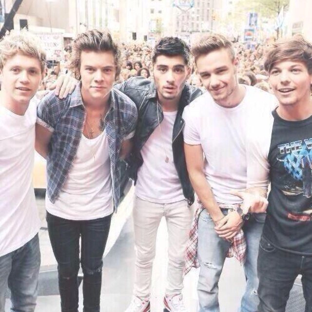 Follow @FarrellJacqui or i unfollow, shes a big directioner xx