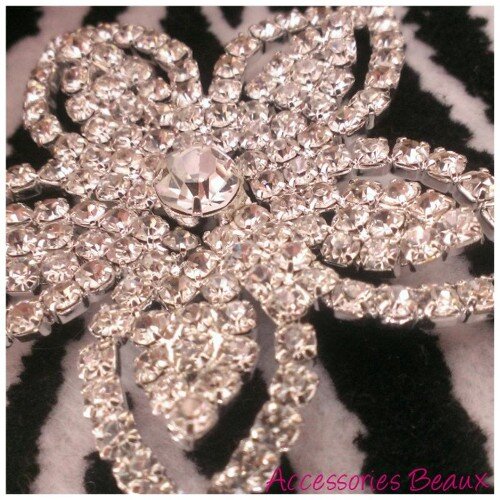 Accessoires Beaux ofrece una exclusiva variedad de accesorios finos para damas y caballeros al por mayor y detalle.