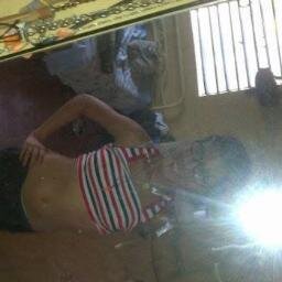 rumbera, alegre, vivo la vida como yo la quiero mas  no como los (brolleros) me la ponen soy como y al que le gusto le gusto