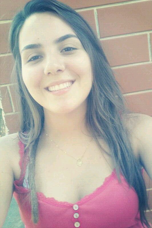 Numa moldura clara e simples sou aquilo que se vê.