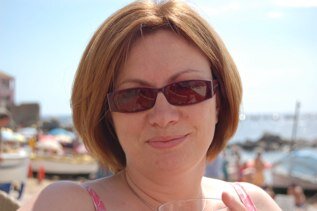 bluebelljude's profile picture. Follower of Christ, Wife of @BarryDBond, Dachshund Mum, Book lover, Cake Designer & Decorator at Judith's Cakes