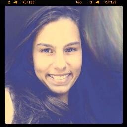 Não preciso me drogar para ser um gênio;
Não preciso ser um gênio para ser humano;
Mas preciso do seu sorriso para ser feliz.
 *-*