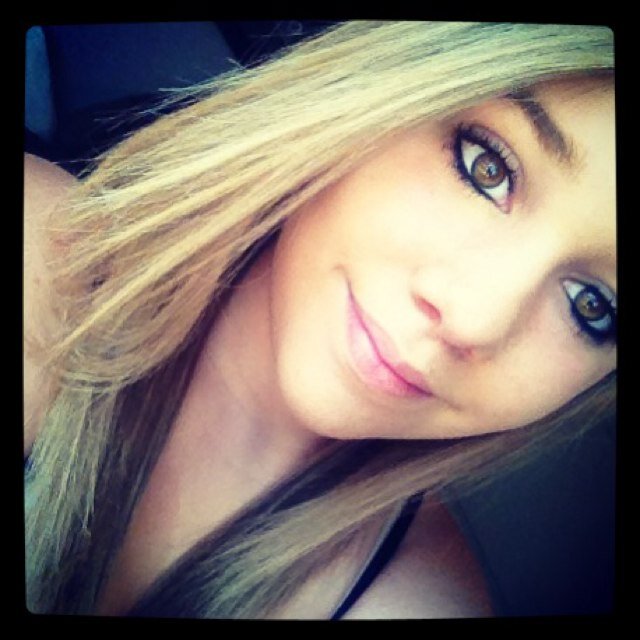 hayleytrahan12's profile picture. blondes do it better                                                                 480 to the 928 ☃