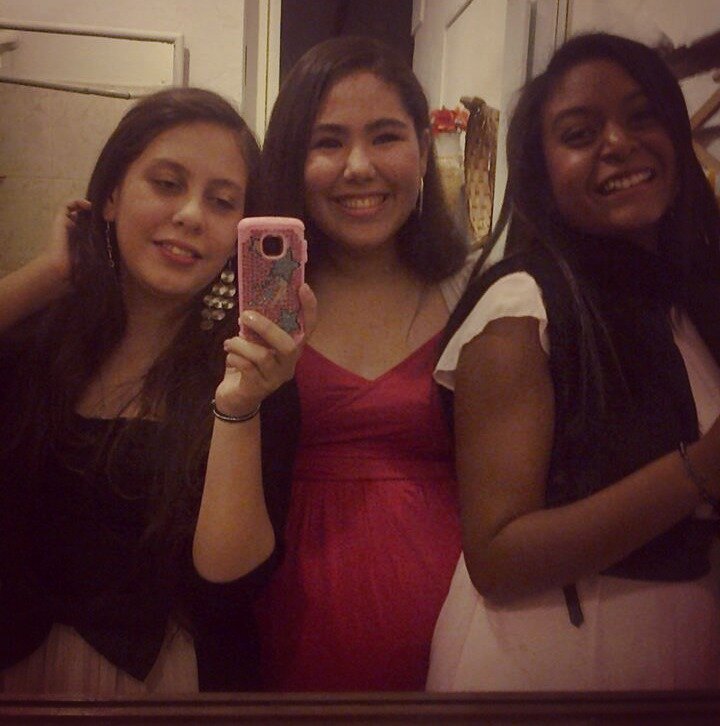 Tengo 15 años, me gusta escuchar música y pasar el rato con mis amigas!
Follow me!