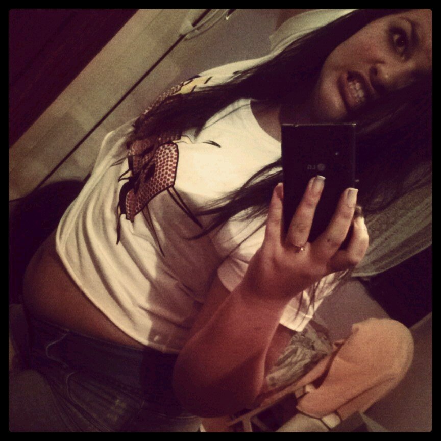 oiie te conheço faz poucotempo mais ja te considero minha miguxaa kk , mas uma coisa nn  esquece pod conta sempre comigo , Te Amoo brinks kk / @_g0rd5