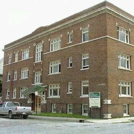 Offers Large Studio and 3 floor plans of 1BR apartments. Range of $575—$750. Ph 3179549875