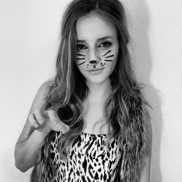 megUHphonytweet's profile picture. NO PANTS ARE THE BEST PANTS