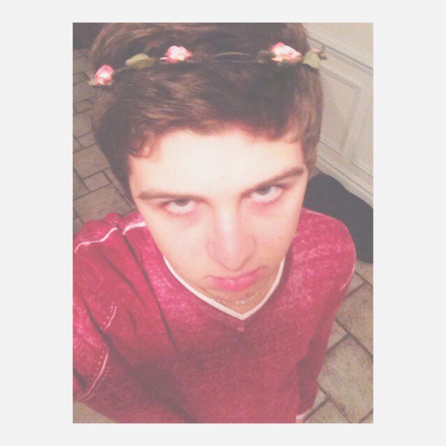 LayneMyHero's profile picture. ❥ idk but tylers better than you ❥