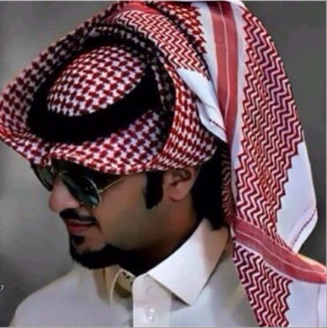 كنيت جرحن بين الاضلاع موصوف لاواللـه الا يجرح. الي. يشــوفــه