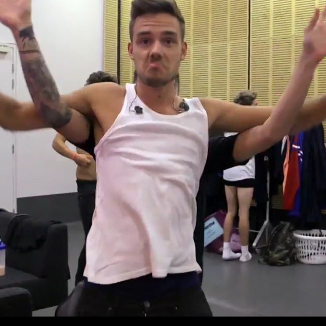 I love you all and ill love you even more if you followed @harryftaaron she follows back just ask