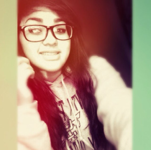 Latina. 15. Taken❤. Santa Teresa High. Chill. Outgoing. 
~Turn that white button blue & follow meeeeeee, you seem lost :*