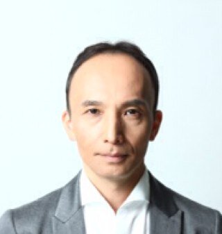 東洋文明の基盤である「易」の陰陽原理を人生に活かす『タオの学校』を展開。個人と経営における「勢い」のマネジメント（Ｍomentum Ｍanagement）を提唱する。東洋思想と自然法則の視点から現代文明の行く末を考察。著書・翻訳書は『チョー使える本格風水５５の秘伝』（講談社）、『タオ人間医学』ほか多数。