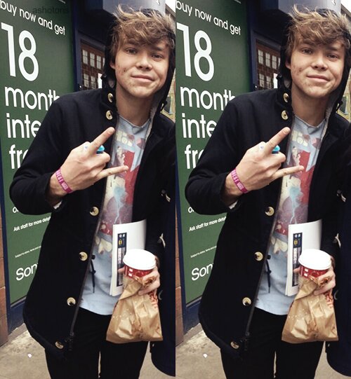 hi babes! this is a free follow from @cuddlyhemmo_ so follow back on there please? :) i follow back!! xx @cuddlyhemmo_