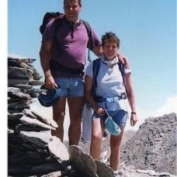 mamie de 6 petits-enfants, retraitée, j'aime la randonnée pédestre et la broderie