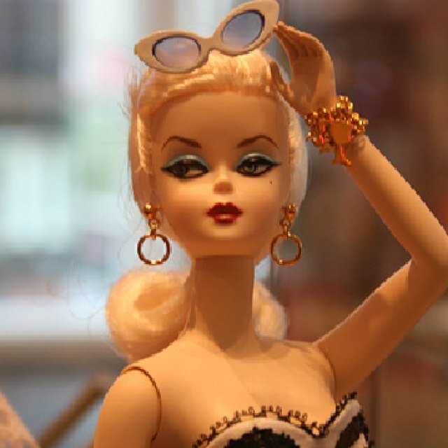 Despues de haber sido novia de la fama, ahora la critico. Si no te gusta lo que trino no me sigas, digo lo que pienso y escribo lo que es. Siganme las Barbies!