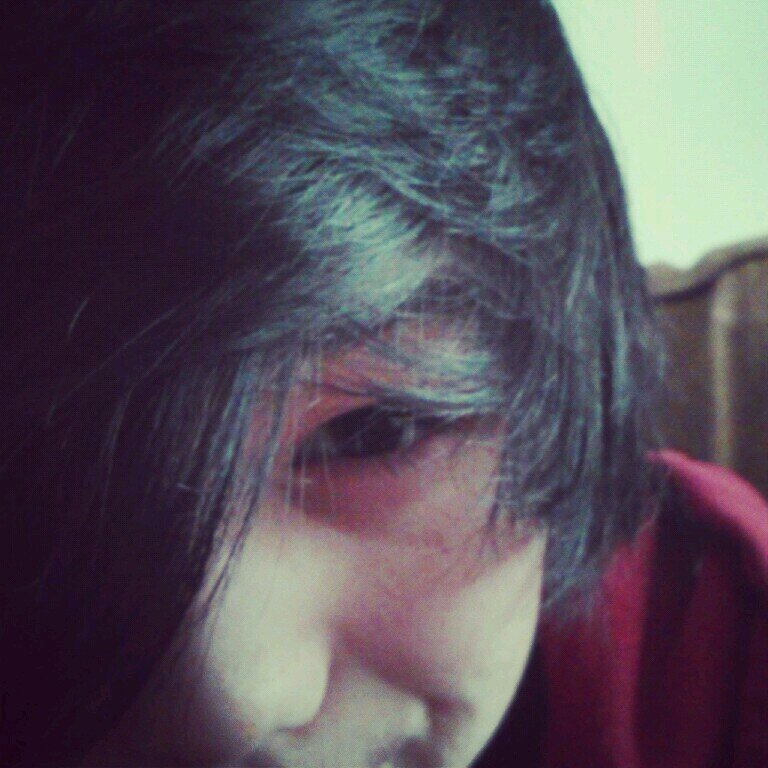 I love screamo. Erm I skate? I'm random awesome and I like music. Alot. So yeah lol