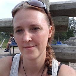Mamma till dotter med autism och Trippel X. Brinner för skolfrågor och barn med speciella behov.