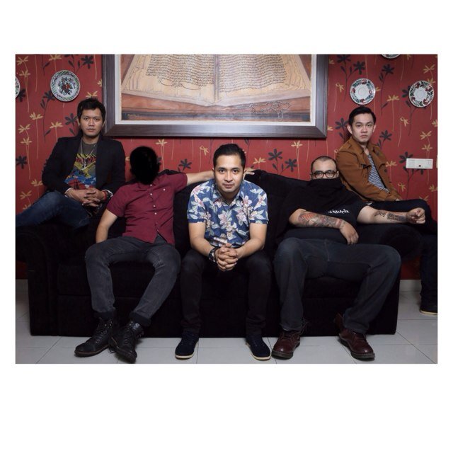 Nando Bonavia ( vocal ) Riza kidzo ( guitar ) Teep ( guitar ) Al ghazali ( syntesizer )
