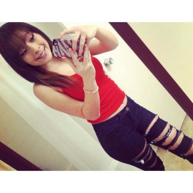 Im very nice and awkward and funny sometimes. I dont feel like doing this stuff so follow me i follow back DM me or whatevathefuck you wanna do. K bye cuties