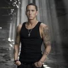 sporu seven,hayvansever,oyun delisi,eminem hayranı