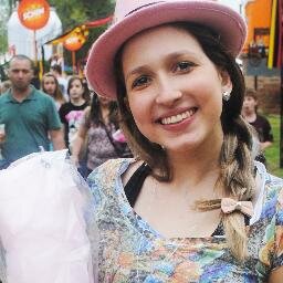 17 anos, libriana, verde, indecisa, futura farmacêutica, família, amigos.