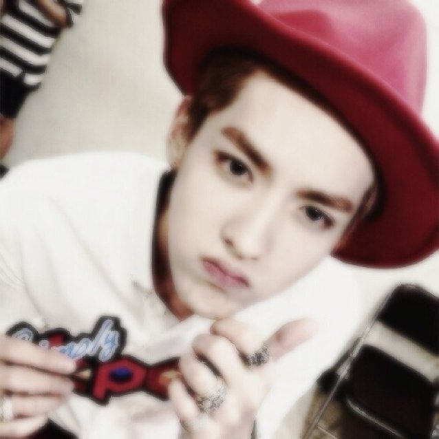 Kindly follow @xiangzizi instead of this acc & { ask for a followback }, TQ
